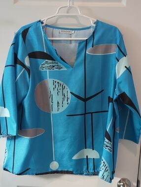 MISSLOOK Turquoise Blue Graphic V-Neck Top